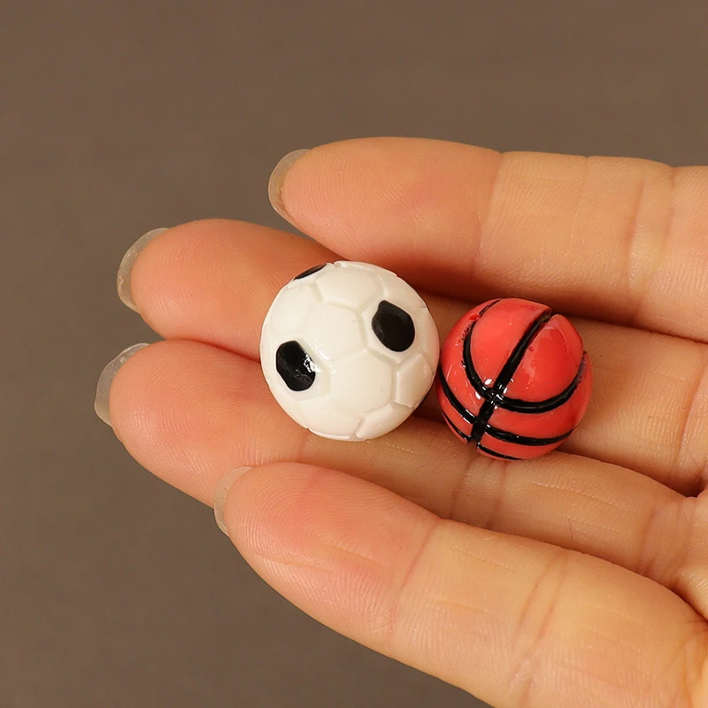 2Pcs/set 1:12 Dollhouse Miniature Sports Balls Soccer Football Basketball Outdoor Sports Scene Decor Toy Doll House Accessories