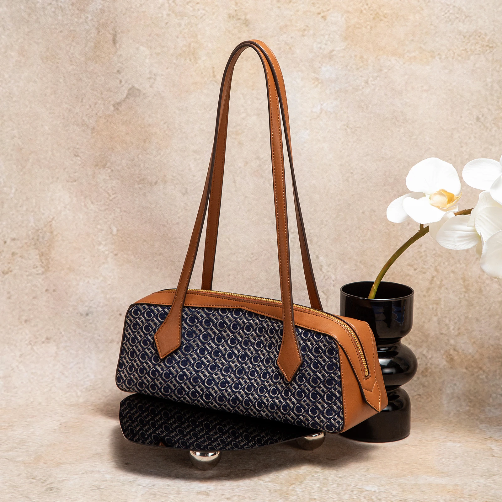 Artistic Patterns Leather Ergonomic Straps Combine Modern Versatility Designer Geometric Leather Totes Luxurious Bags