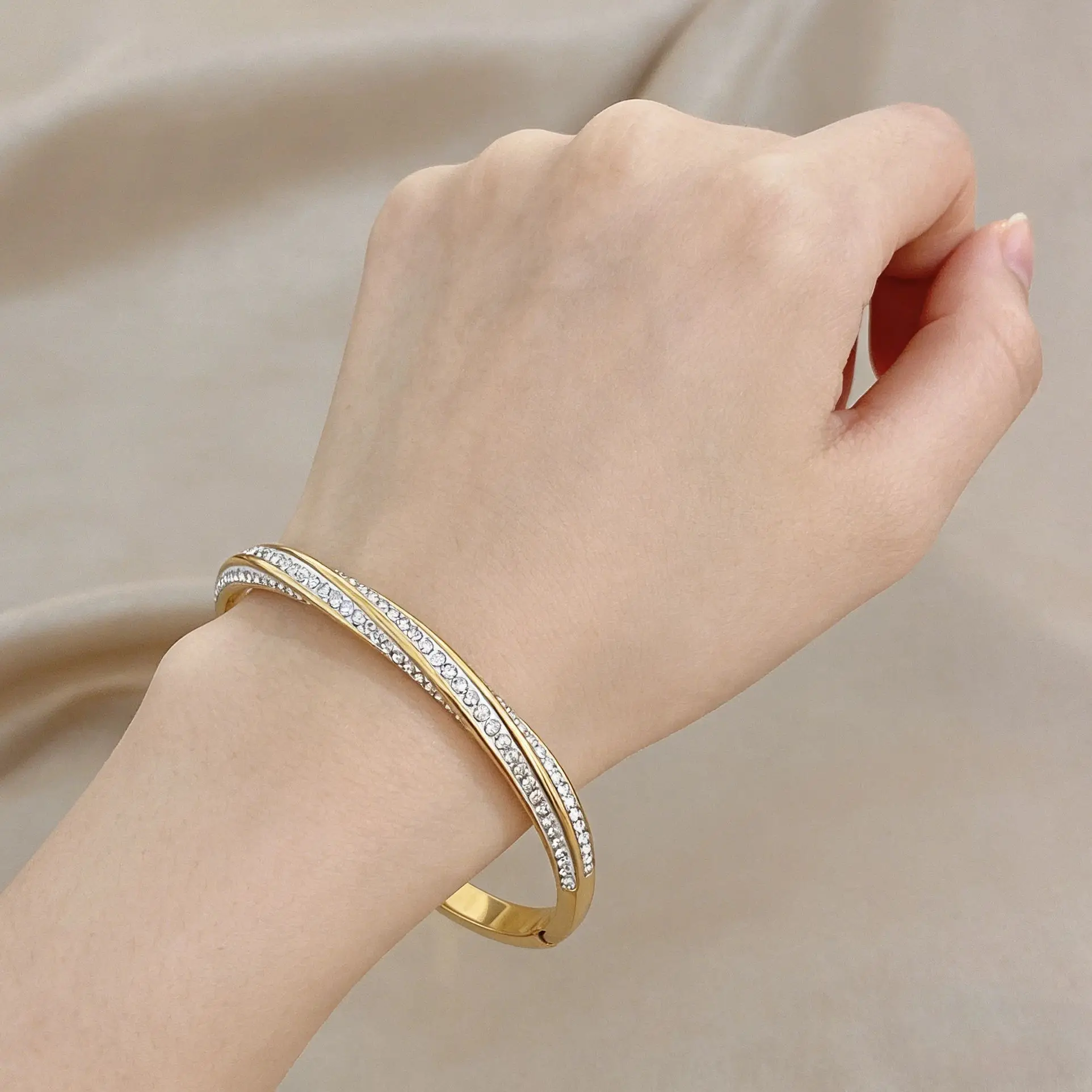 

DODOHAO Fashion Spiral Rhinestone Stainless Steel Bangle for Women Shiny Waterproof Golden Cuff Bracelet Feminine Hand Jewelry