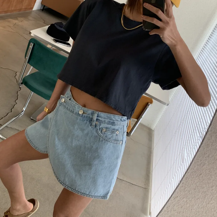 

Джинсовая юбка с низкой талией и пуговицами, женские винтажные универсальные модные летние джинсы с асимметричным разрезом и талией, брюки-юбка