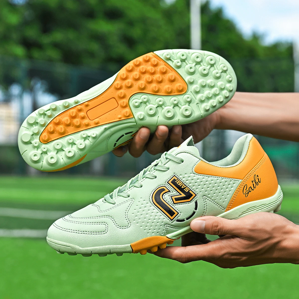 

TF/FG представляет новые профессиональные, персонализированные и стильные футбольные кроссовки, удобные и дышащие спортивные кроссовки.