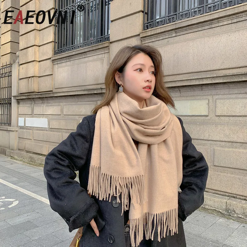 

EAEOVNI, зимний шерстяной вязаный шарф для женщин, дизайн с кисточками, Versace, однотонные утепленные модные шарфы, новинка 202, офисные женские шарфы