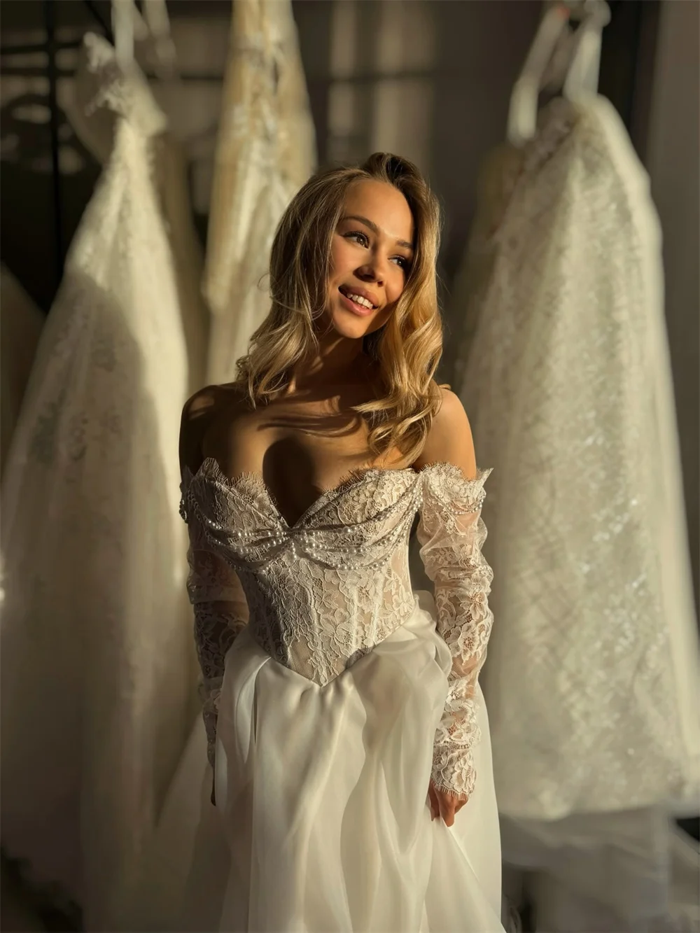 Tokyo Aangepaste Witte Uit de Schouder Trouwjurken Lange Mouwen Tule Hof Trein Bruidsjurken 2025, A-lijn Bruidsjurken