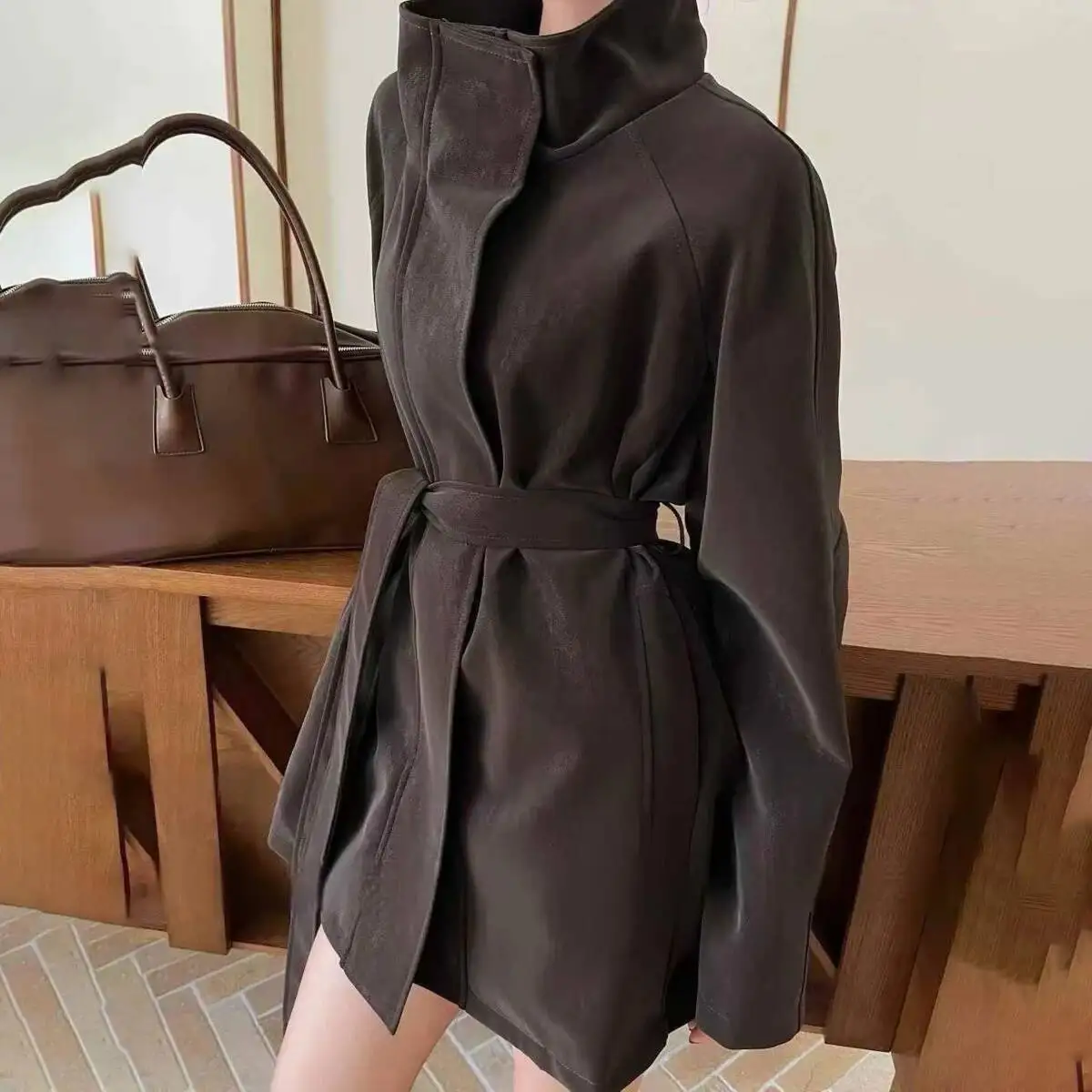 BJTZ ベルト付きタイウエストスタンドカラートレンチジャケット女性のための 2025 秋の新トレンドソリッドカラーオフィスレディ気質ウインドブレーカー