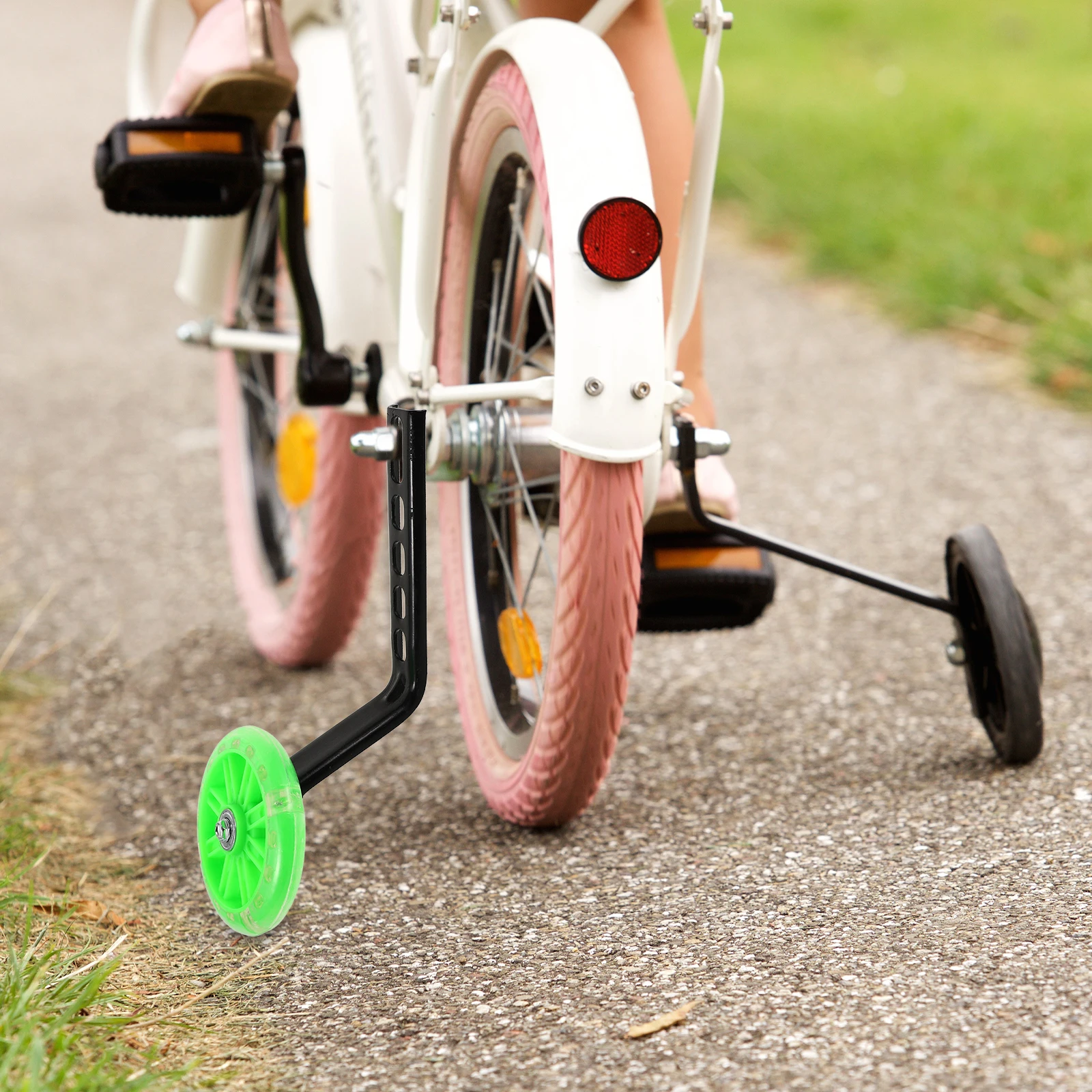 

Bicycle Training Training Wheels Auxiliary Children Bike Wheels Stabilisers for Kids Bikes Green Color Adjustable Compatible