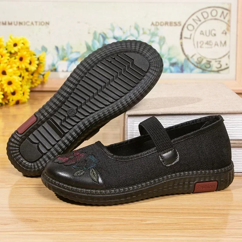 

Spring and Summer New Cloth Shoes Women's Flat Heel Soft Sole Printing Retro Breathable Casual Sports Women's Shoes