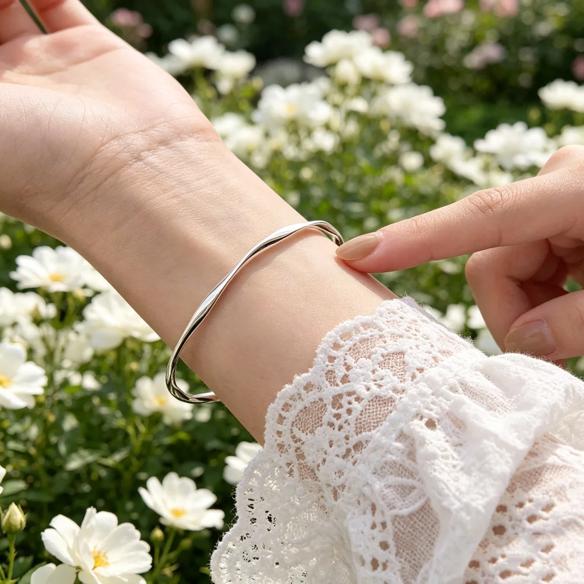 Minimalist Mobius Twist Cuff Bangle for Women, Chic Textured Open Adjustable Bracelet, Daily Wear Niche Design Jewelry, Mothers Day Birthday Gift for Her