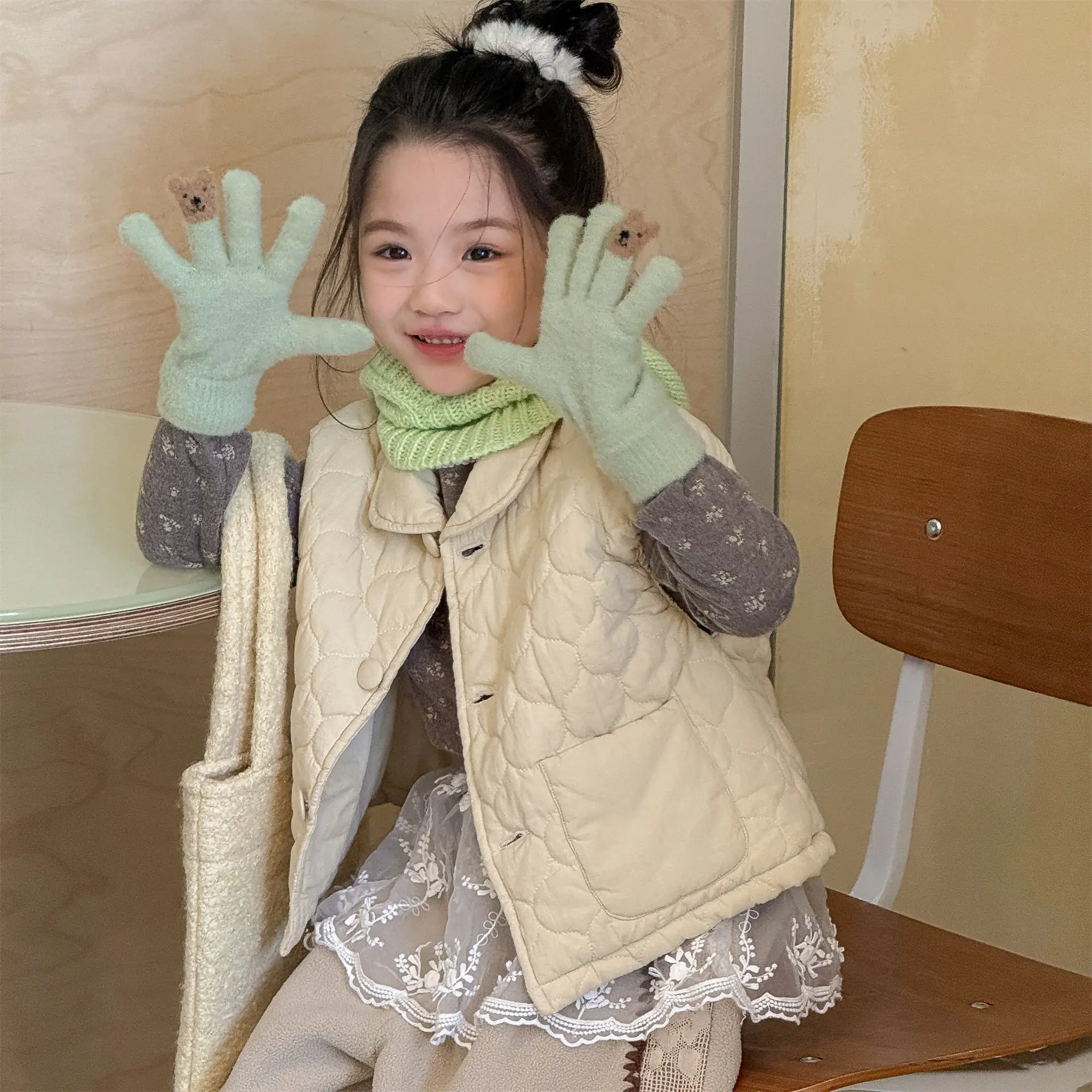 

2025 Winter New Girls Warm Vest Children Sleeveless Cotton Padded Jacket Baby Fleece Vest Coat Fashion Kids Clothes