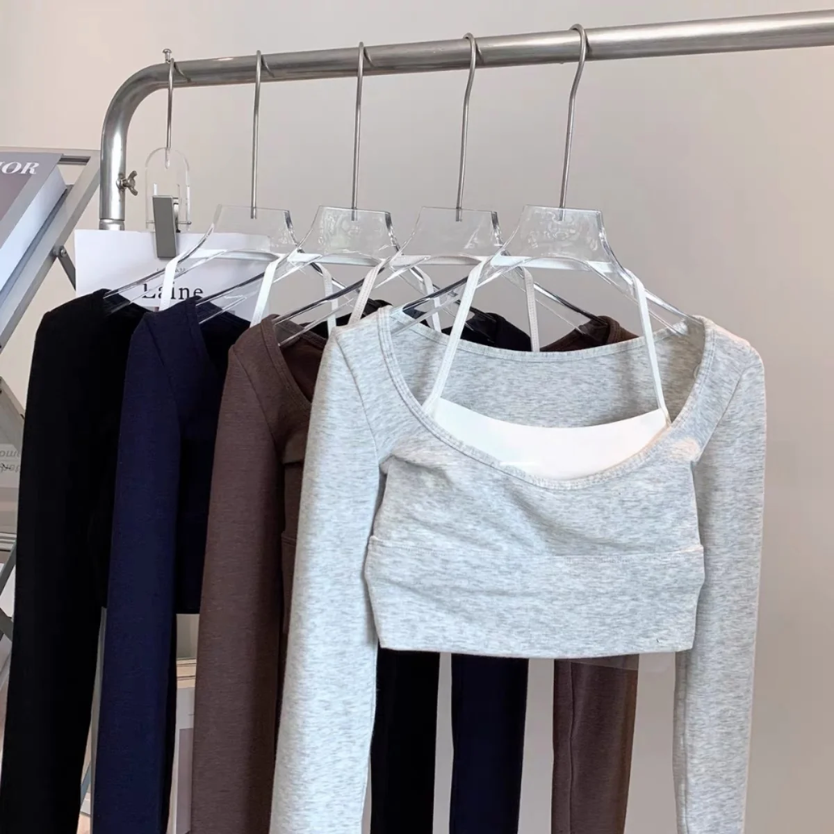 Damen Yoga-Top mit eckigem Ausschnitt, langen Ärmeln, integriertem BH, „Naked-Feeling“, Kontrastfarben, schmaler Passform, atmungsaktiv, Fitness-Workout-Crop-Top – Detail 5