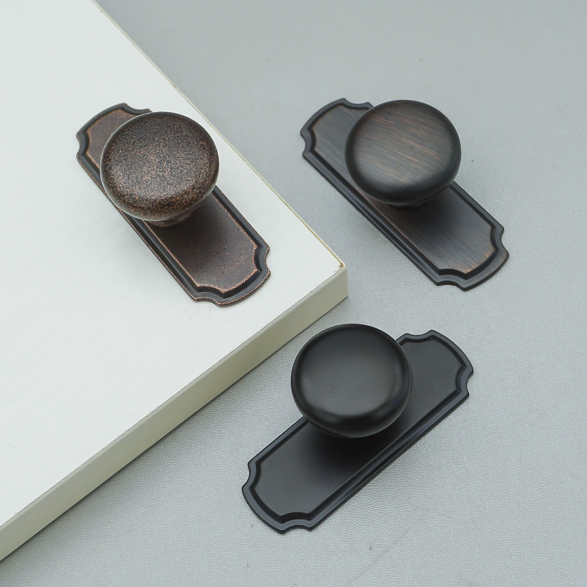 Furniture Hardware With Backplate - マットブラックの引き出しノブ、バックプレート付き、モダンなキャビネットハンドル、キッチン食器棚、ワードローブプル、亜鉛合金製家具金具