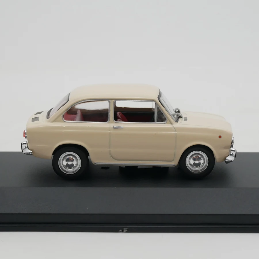 Ixo 1:43 Fiat 850 1967 Diecast Car Metal Toy Models