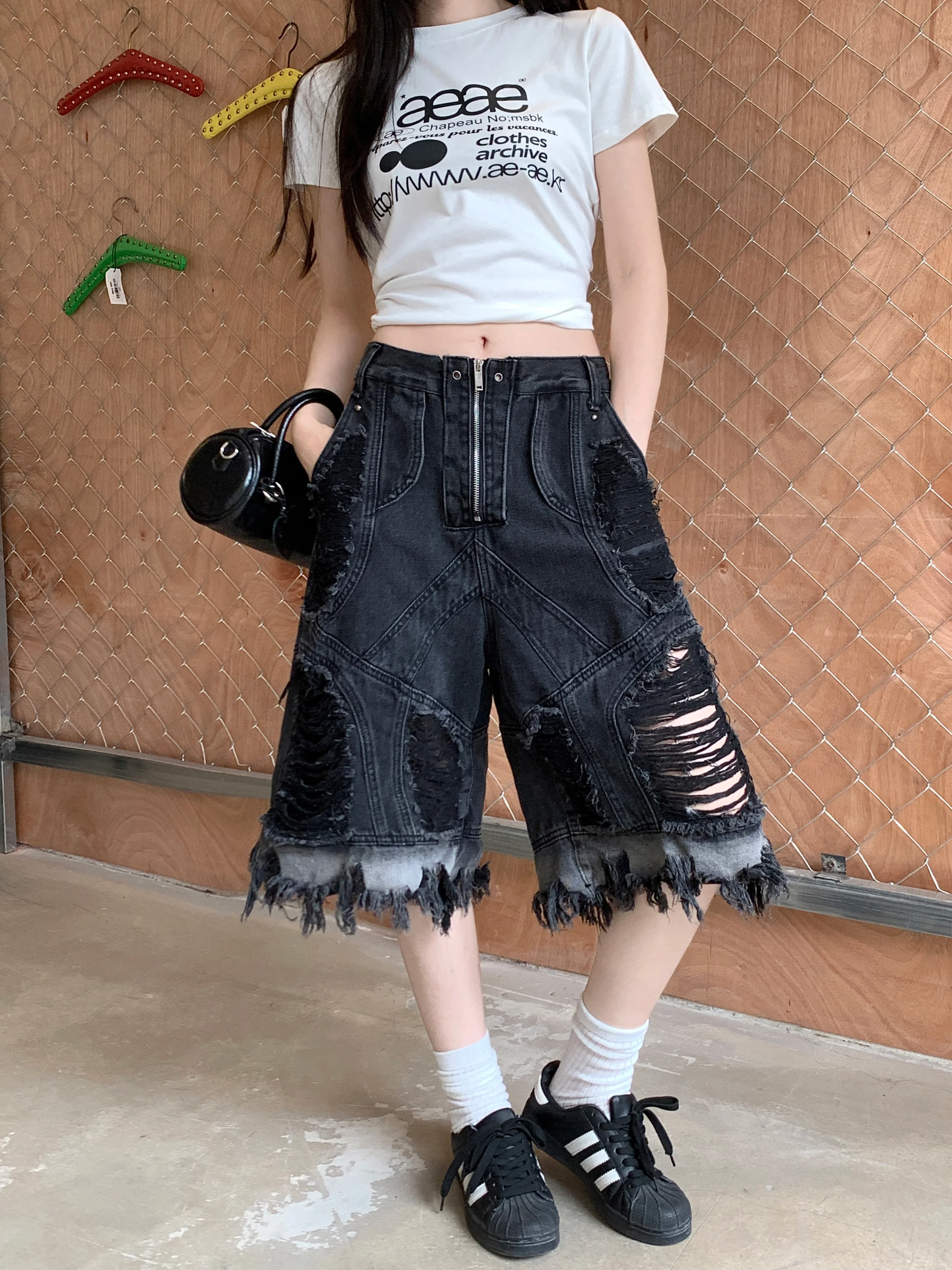 

Women's Black Gothic Cargo Jeans Shorts Pocket Y2K Oversize Harajuku High Street 2000S Aesthetic 90S Retro Denim Shorts Clothing