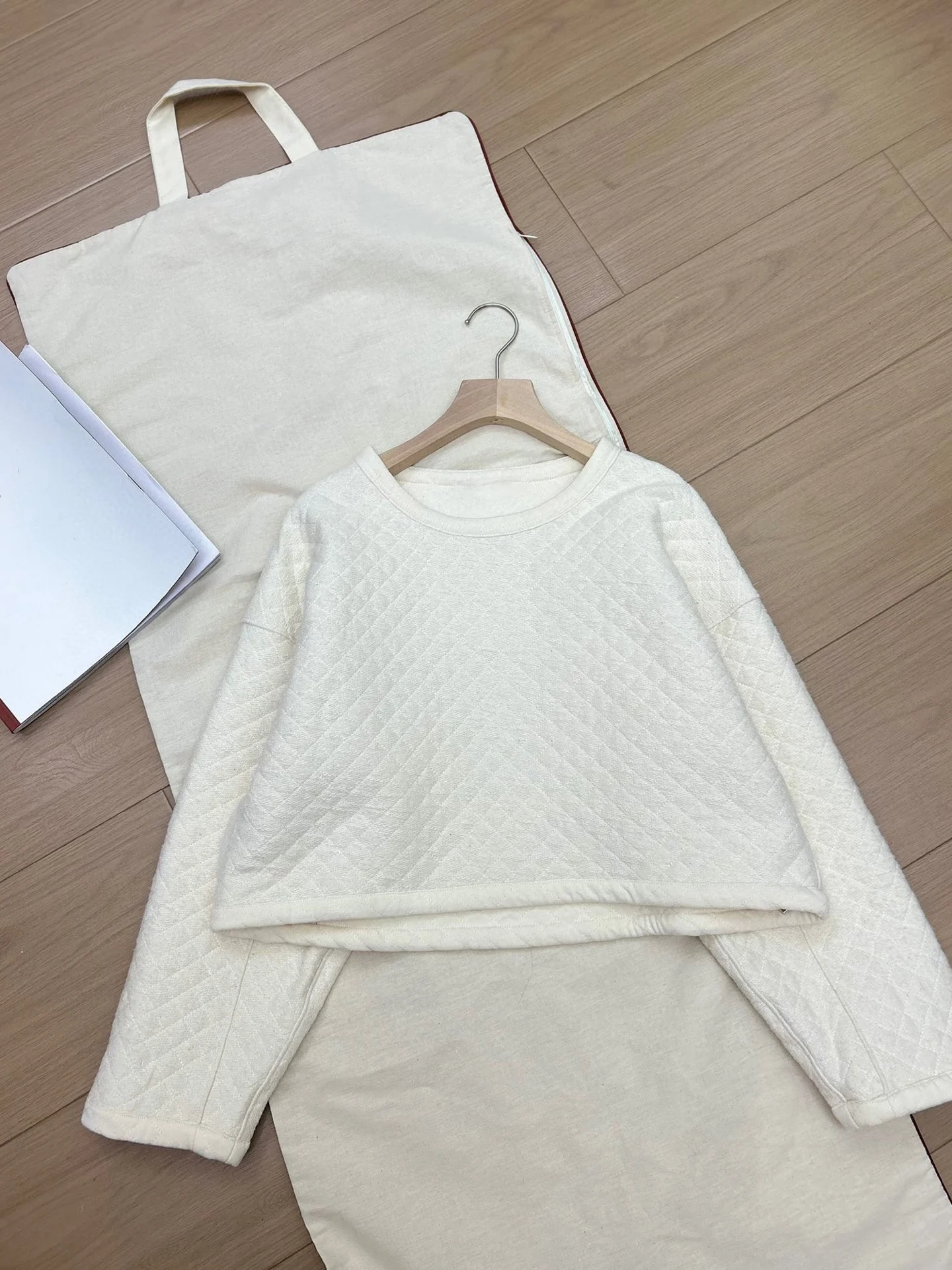 

Новая осенне-зимняя высококачественная модная повседневная короткая хлопковая толстовка для женщин (2025)