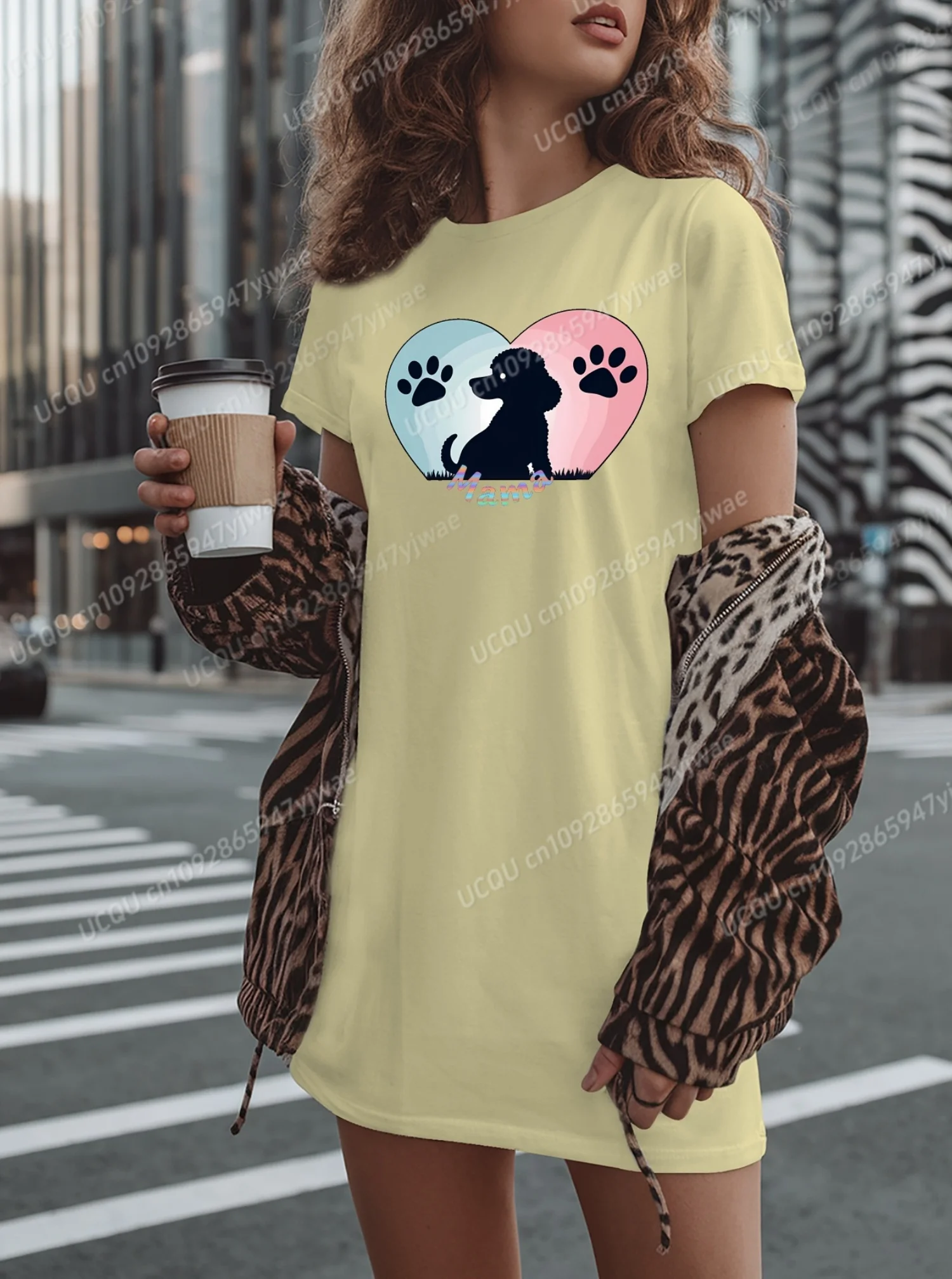 2025 ฤดูร้อนใหม่ผู้หญิงเสื้อยืดหลวมสบายๆการ์ตูนสุนัขพิมพ์ O-คอเลดี้เสื้อแขนสั้นผู้หญิงเสื้อผ้า