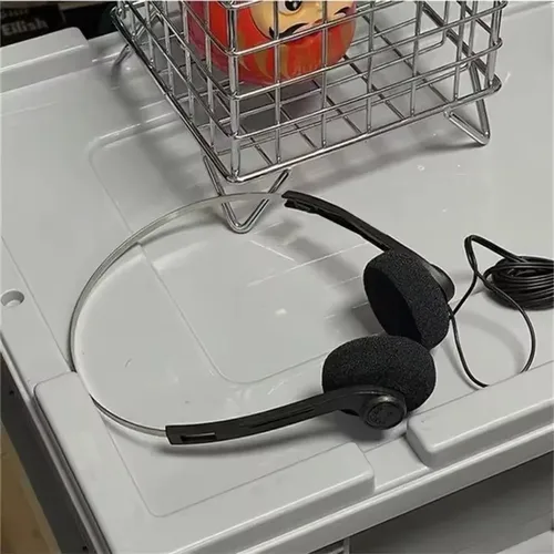 Imagen 2 del producto 1 Uds 3,5mm Retro portátil clásico Vintage auriculares moda deportiva ajustable Retro auriculares con cable PVC Walkman portátil