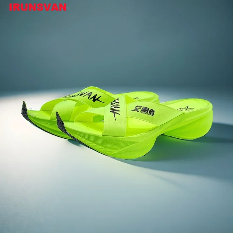 

IRUNSVAN Full length carbon board sports training men's slippers are comfortable lightweight, and protect the arch of the foot
