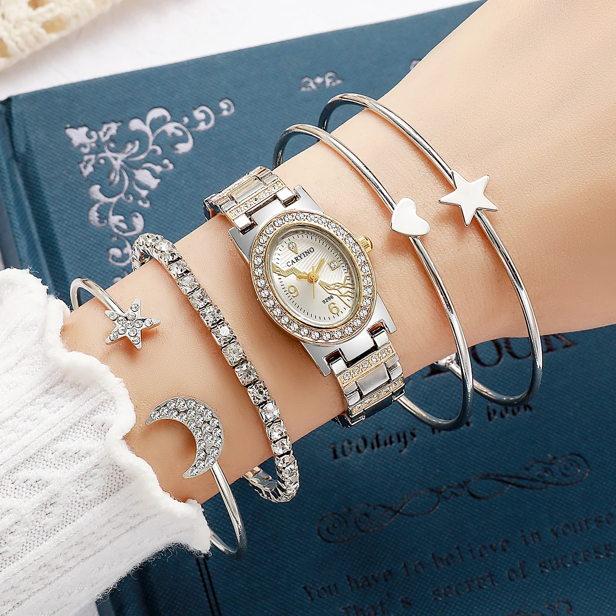 

Набор браслетов Celestial Star Moon Watch | Двухцветный хрустальный ободок | Подвеска в виде сердца и звезды | Элегантный подарочный набор из 5 предметов