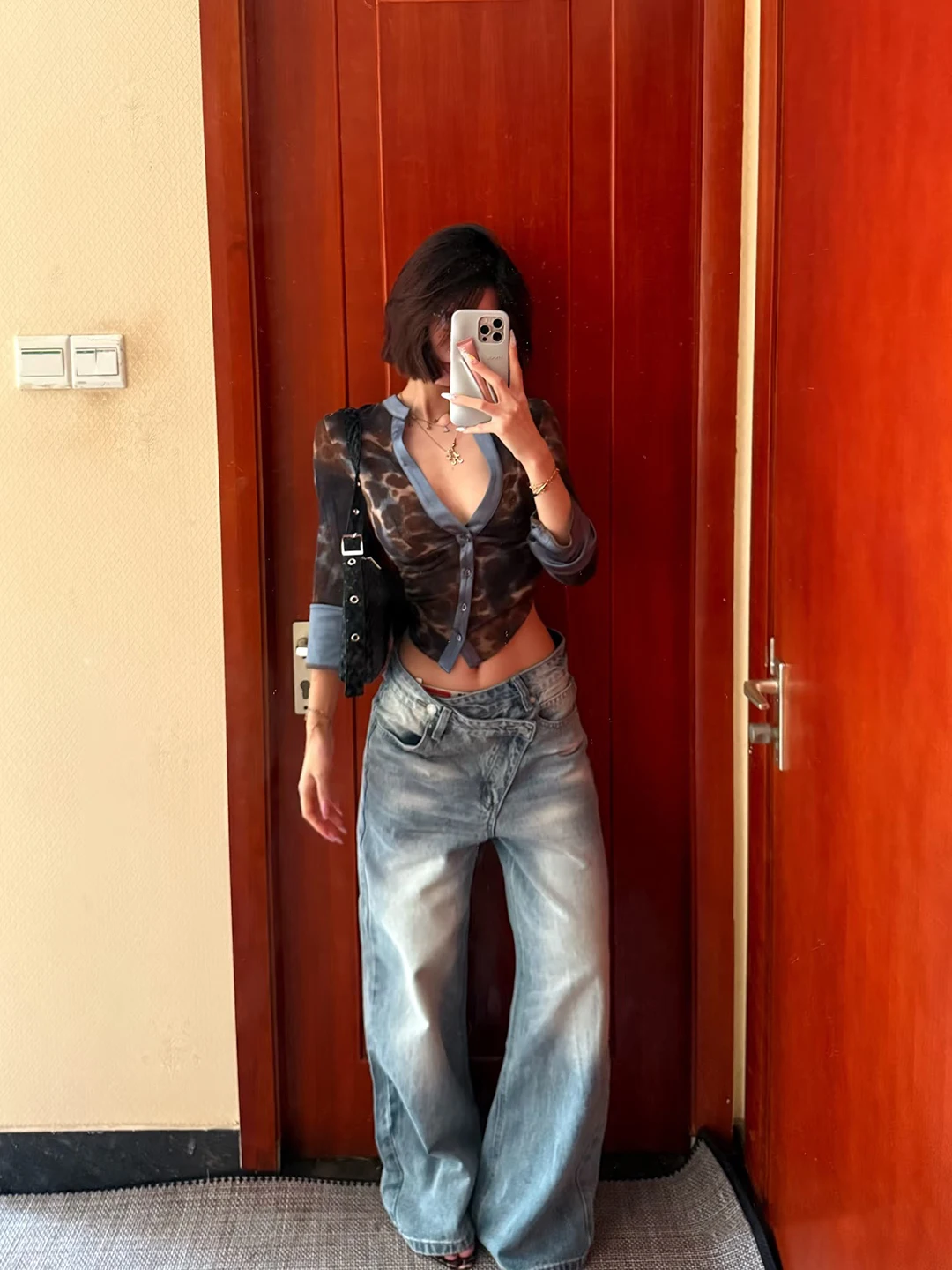 Swetry Bluzy Kardigany Damskie Dzianinowe Wykonane z Rockowego Alternatywnego Materiału z Nitką Lureksową Festiwal Koncert Scena Występ Moda Edgy Casual