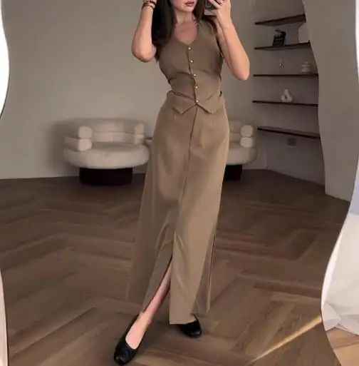 

2025 Spring/Summer New Women's Clothing High end Retro Brown Suit Tank Top Half Skirt Temperament Three piece Set