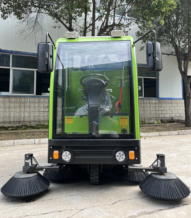 Fully Enclosed Ride-On Sweeper Industrial  Cleaning Equipment High-Efficiency Vacuum Water Spray Integrated Sweeping Machine