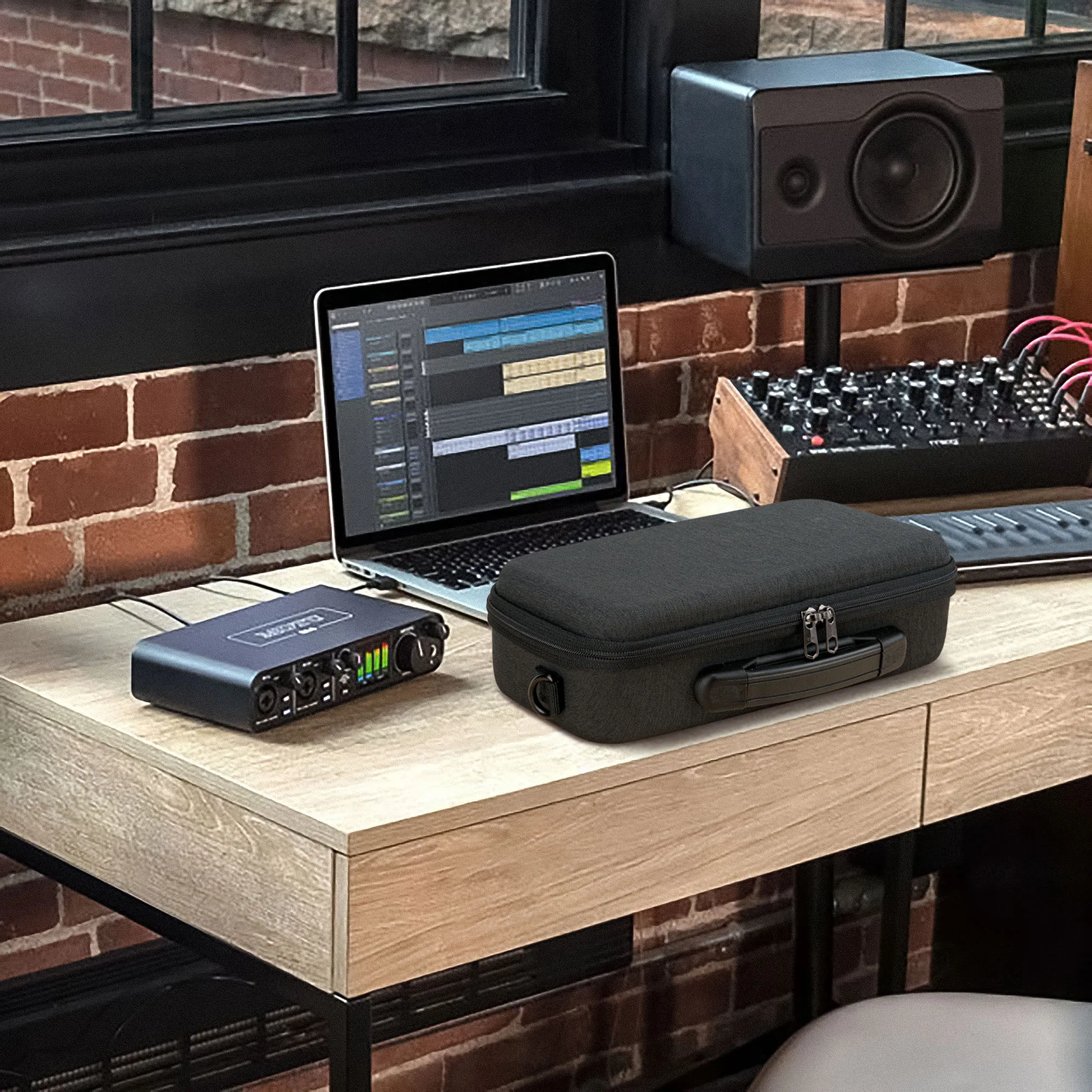 حقيبة حمل بواجهة الصوت Geekria، حقيبة سفر ذات غلاف صلب متوافقة مع MOTU M2 / M4، M-Audio M-Track Duo/M-Track Duo HD