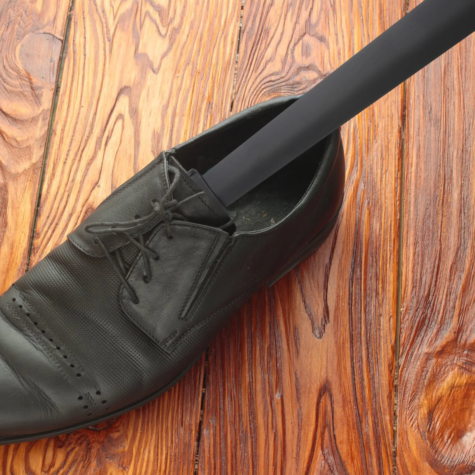 1 قطعة لبيسة الحذاء من الفولاذ المقاوم للصدأ بمقبض طويل أداة لبيسة الحذاء لكبار السن باللون الأسود المحمول أحذية معدنية رافع للاستخدام المنزلي والمكتب والسفر