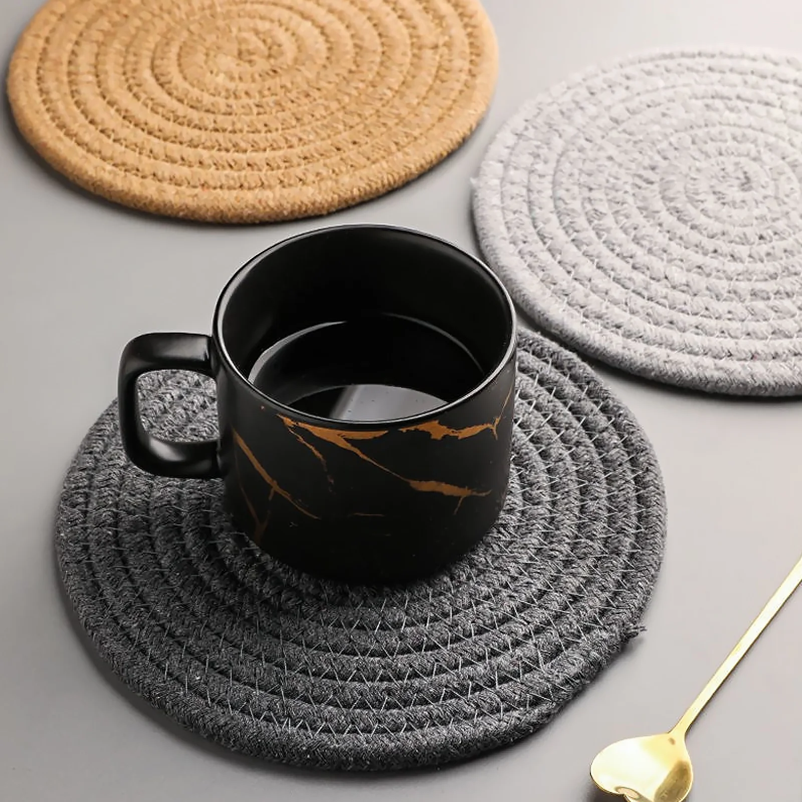 

4 pcs Handmade Natural Round Coasters Heat Insulation Cup Mat Tabletop Anti-Scalding Placemats Drink Pad Multipurpose Home Hotel