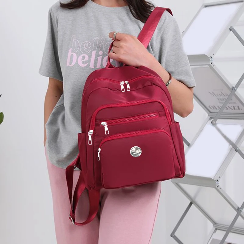 Schwarzbrauner klassischer kleiner Rucksack mit Gittermuster, mehrere Reißverschlusstaschen, lässiger modischer Tagesrucksack für Handy, Kosmetikartikel – Detail 10