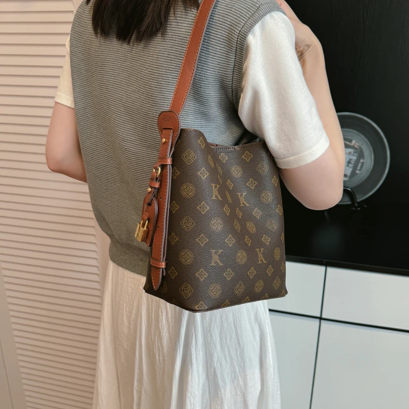 luxury-and-fashionable-zipper-shoulder-bag-classic-and-exquisite-pattern-handbag-elegant-women's-crossbody-bag