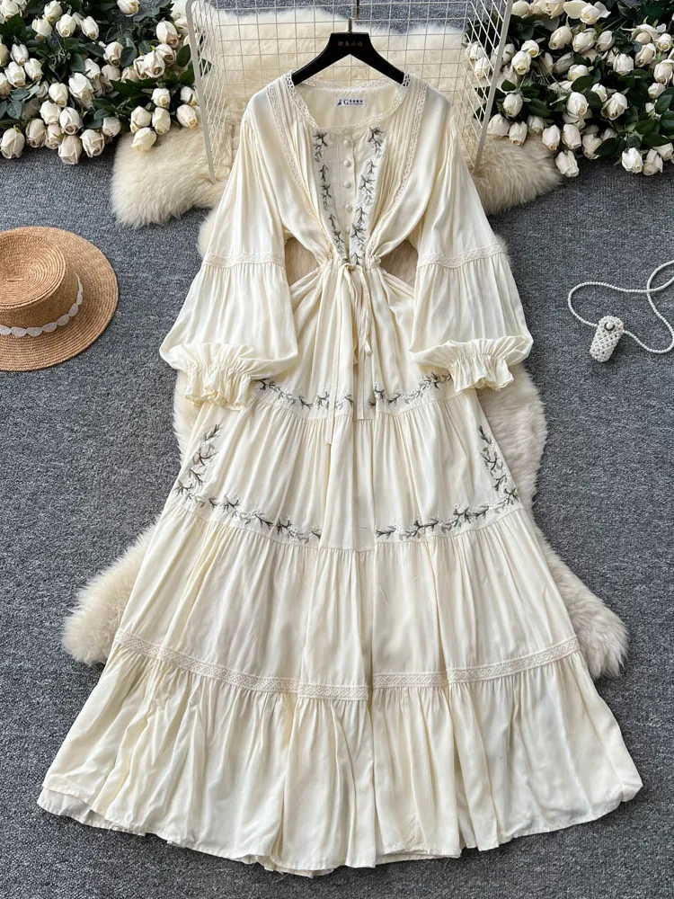 Vestido Longo F com Cinto, Manga Lanterna, Estilo Coreano, com Bordado em Renda Pesada e Efeito Emaecedor