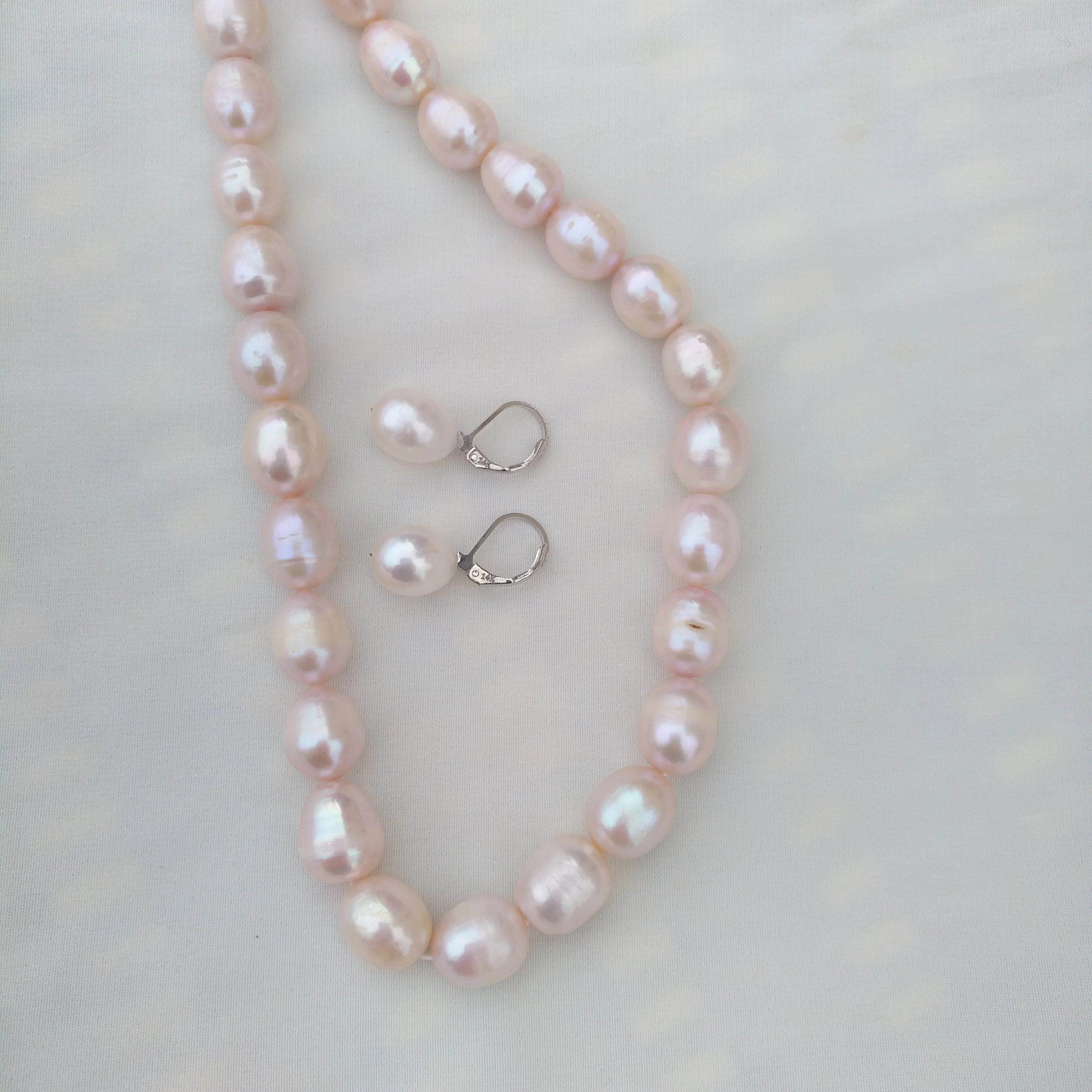 

Вечное натуральное барочное ожерелье из разноцветного жемчуга Южных морей 9-11 мм, серьги-кольца с жемчугом 10-11 мм белого цвета