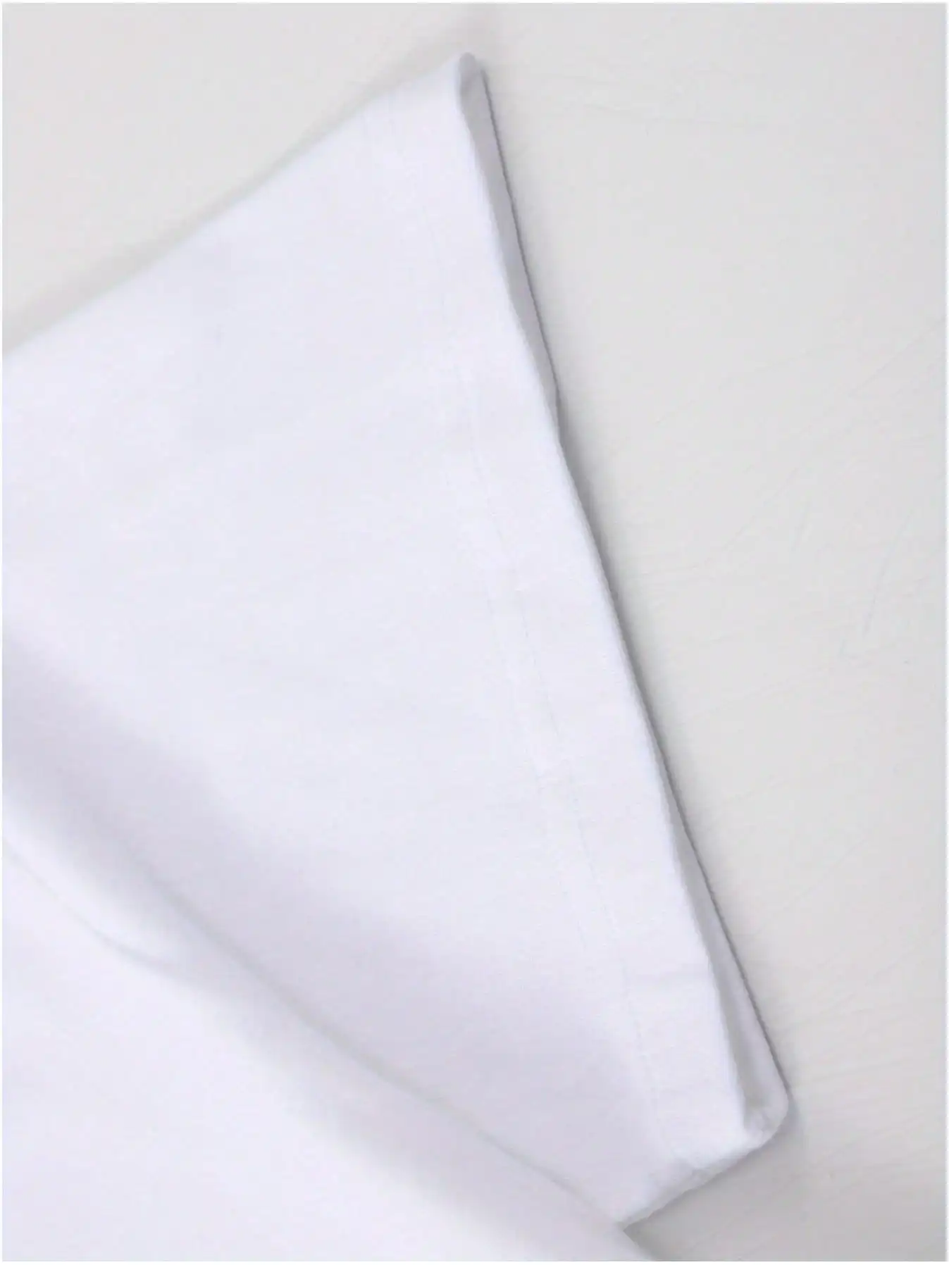 เสื้อยืดผ้าฝ้ายสีขาวสำหรับผู้ชายพร้อมกราฟิกหูฟังที่ละลายสีสันสดใส สไตล์สตรีทลำลอง แขนสั้น คอกลม