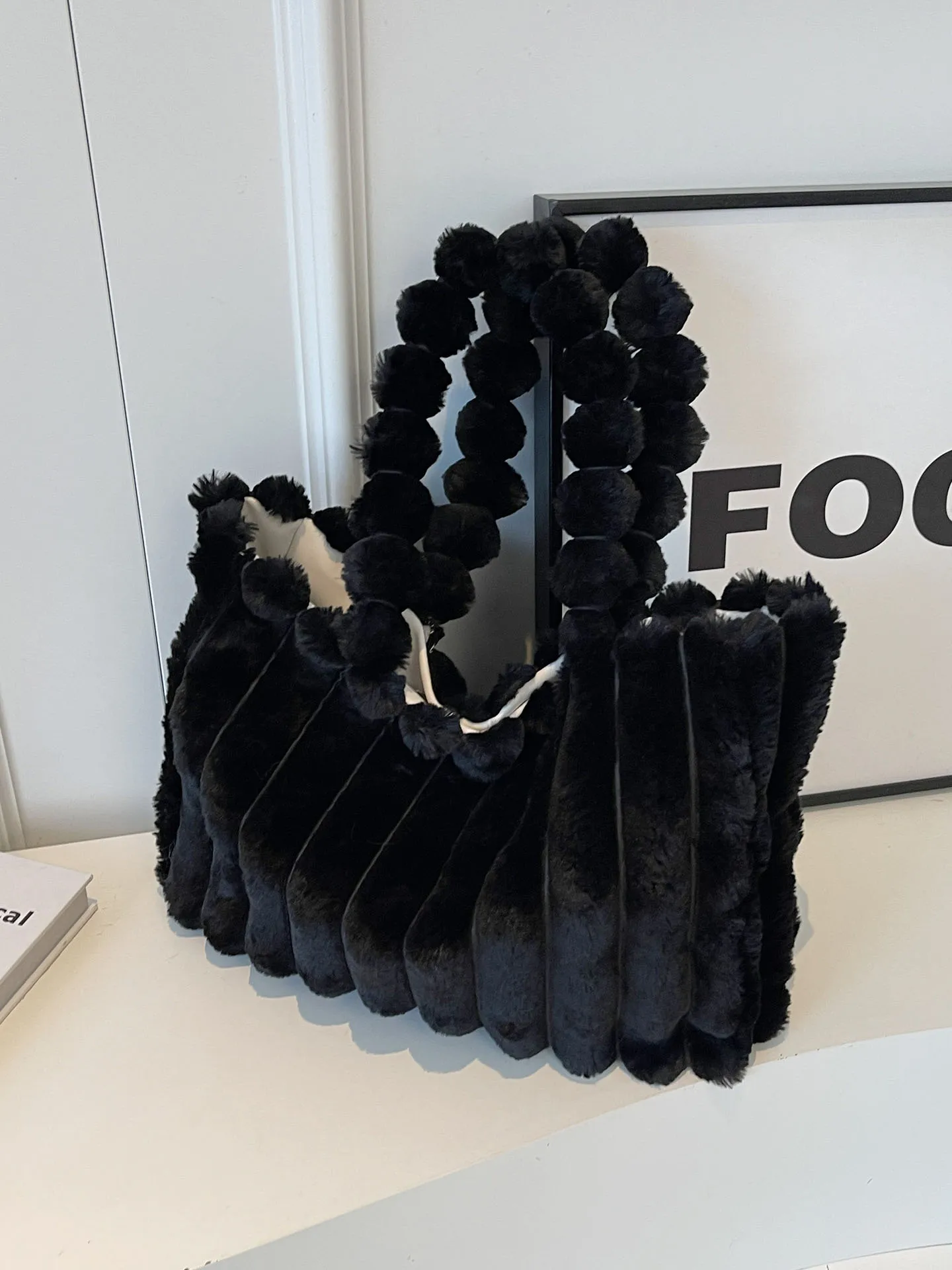 

Large Capacity Plush Tote Bag for Women Autumn Winter New Korean Style Casual One Shoulder Bags Magnetic Buckle Commute Handbag