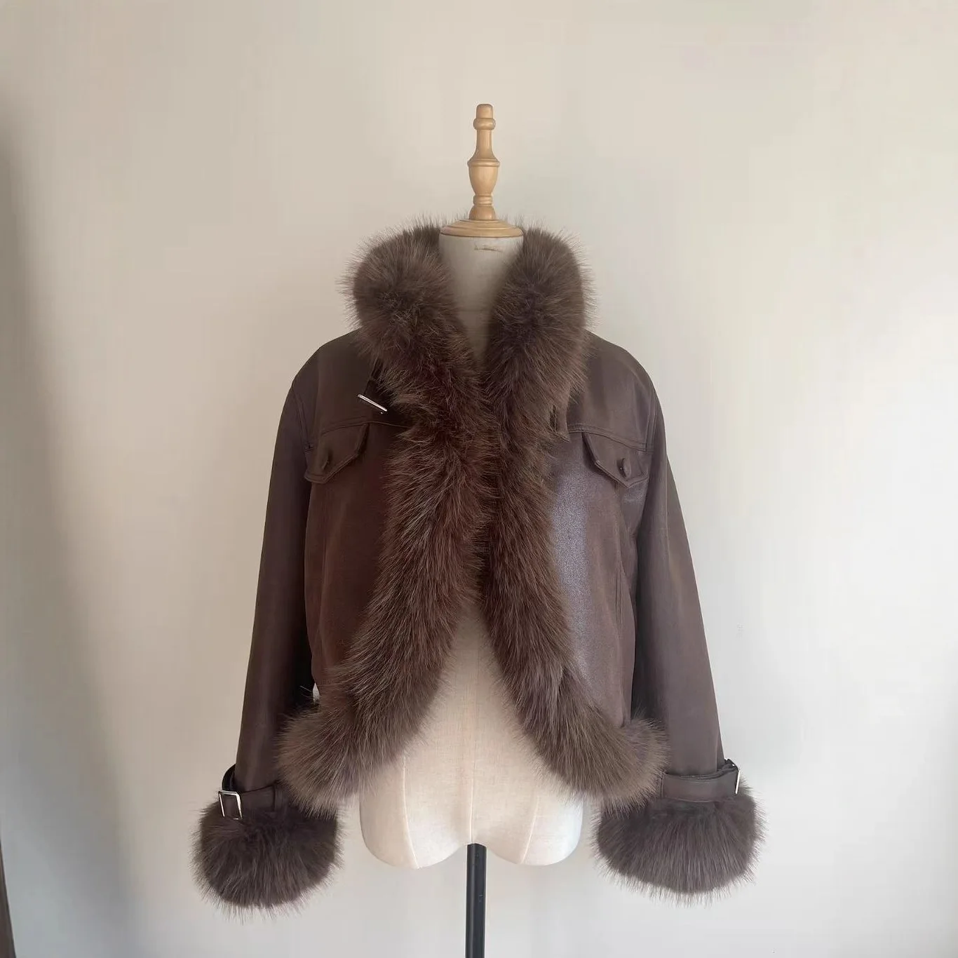 Elegante moda High-end Socialite Giacca in ecopelle Pelliccia di volpe Patchwork PU Bottone Sottile Spessore Caldo Cappotto corto Donna Inverno