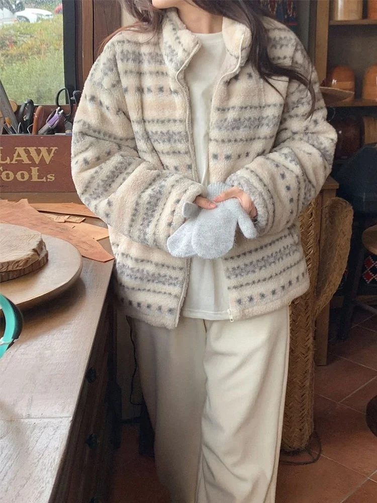 Chic Autumn Winter Lamb Velvet Coat Women's Warm Cotton Jaet Retro Floral Embroidery Commute Sle Suitable for Various Occ...