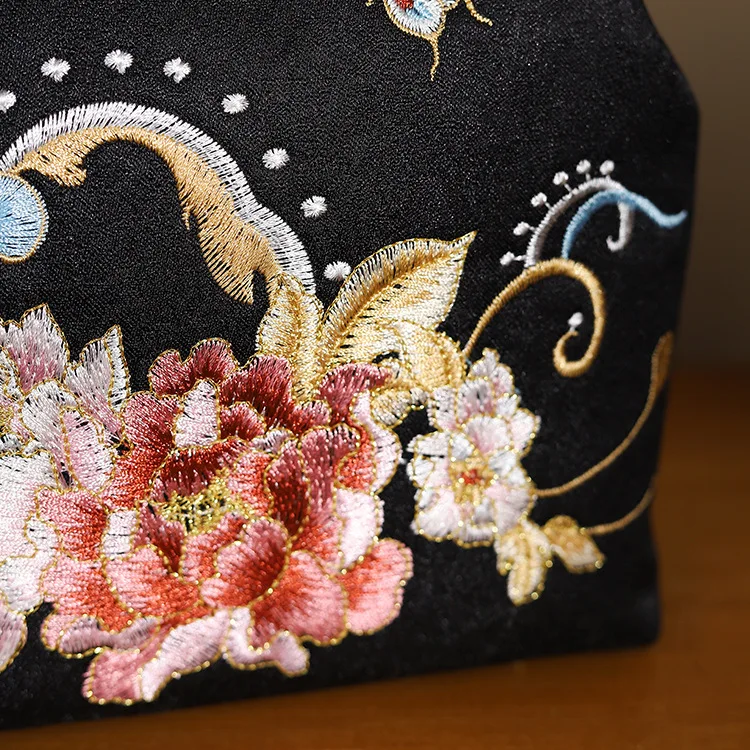 Retro Chic Floral Embroidery Kisslock Handbag Chinese Traditional Designer Luxury Evening Prom Tribal Cellphone Side Sling Bag