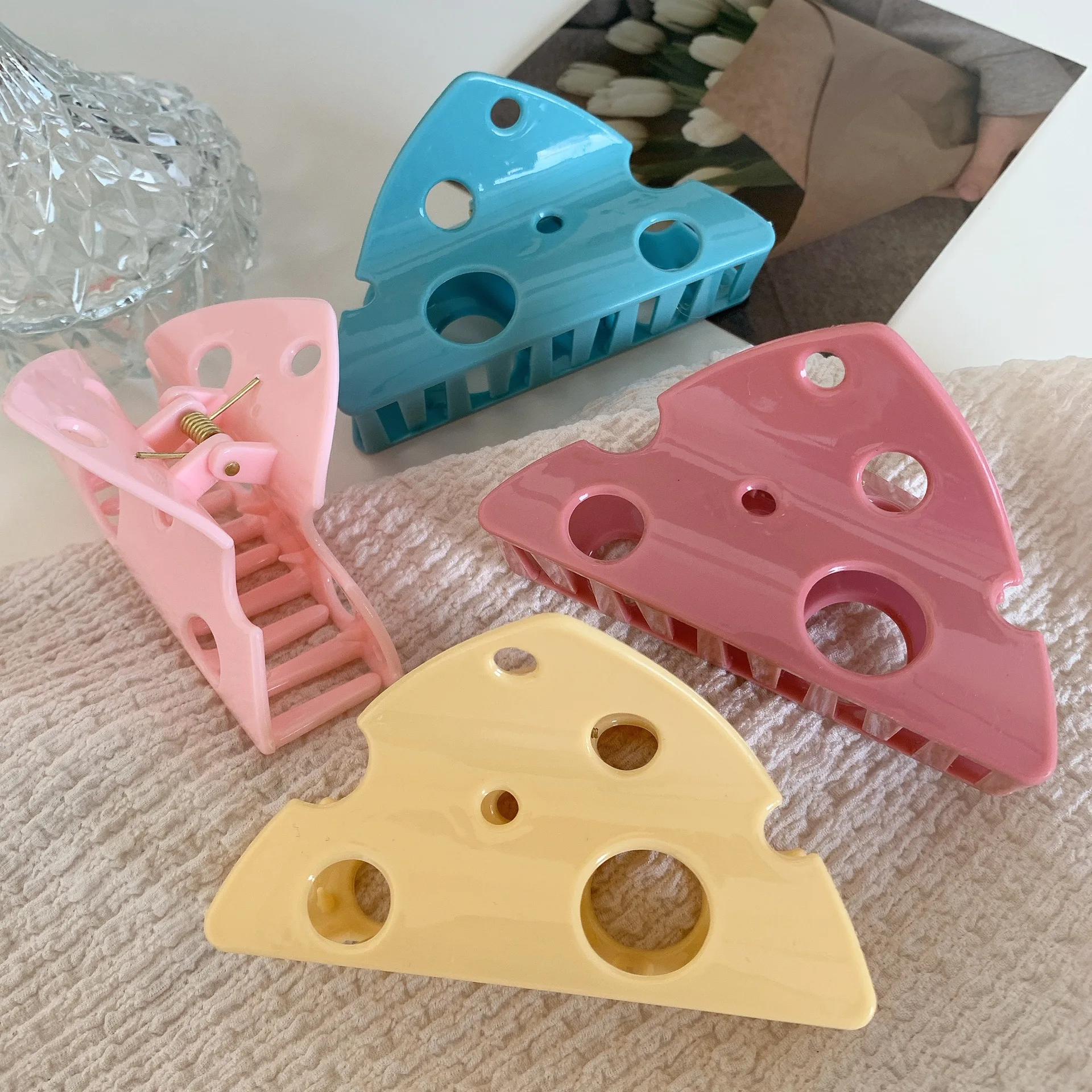 DuoShang, pinza para el pelo de queso hueca triangular dulce, pinzas para el pelo de cangrejo coloridas para mujer, accesorios para el cabello