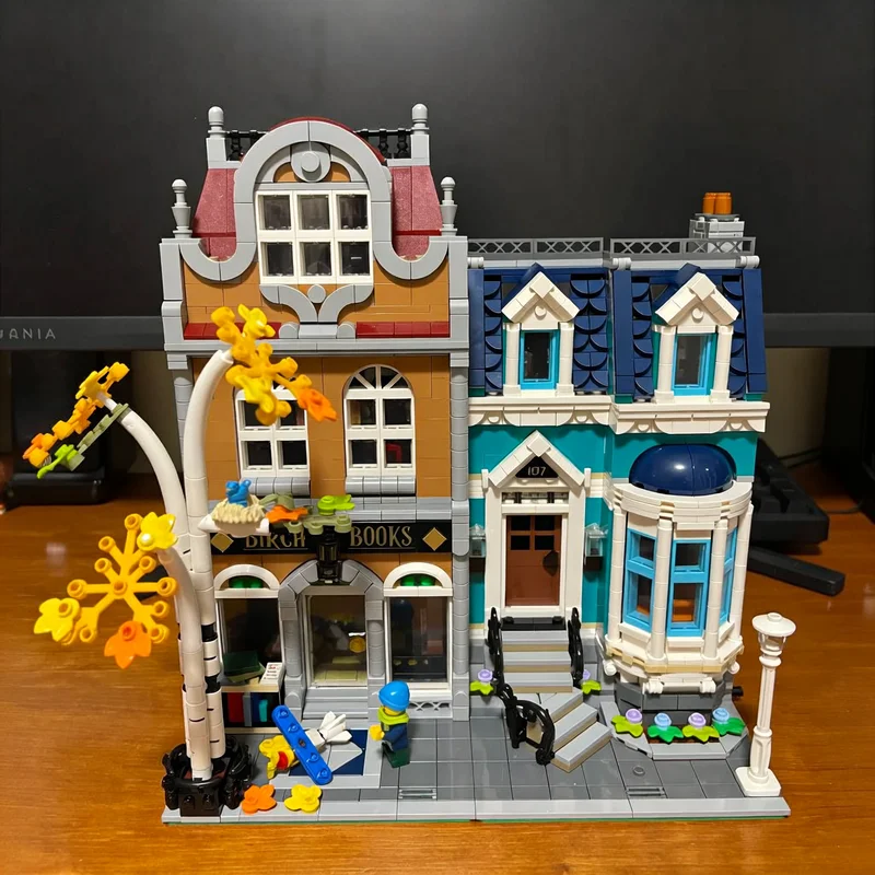 

2026 New European Bookstore Alternative Building Blocks 10270 Assembled Toys Decoration Birthday Children's Gifts 2504pcs