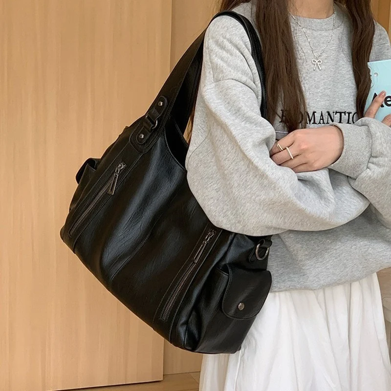

Women High Quality Large Capacity Tote Bag Vintage Black Versatile Messenger Bag Female Daily Commute Convenient Shoulder Bag