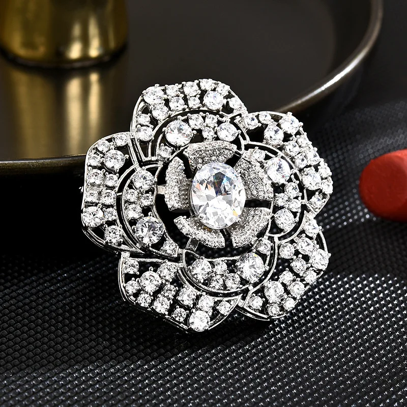 

Sparking Cubic Zirconia Flower Women's Brooch 2024 New Chic and Luxurious Design Corsage Embellished Clothing Accessories Pins