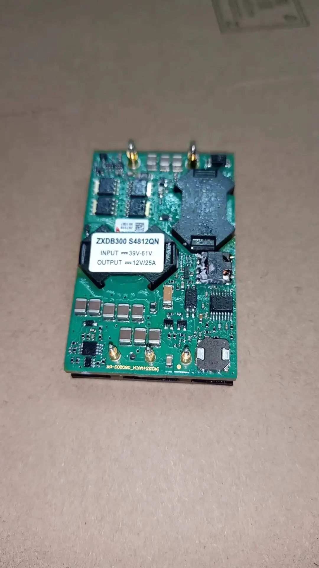 

Модуль 1/4 ZXDB300 S4812 Вход 36-61 В до 12 В/25 А