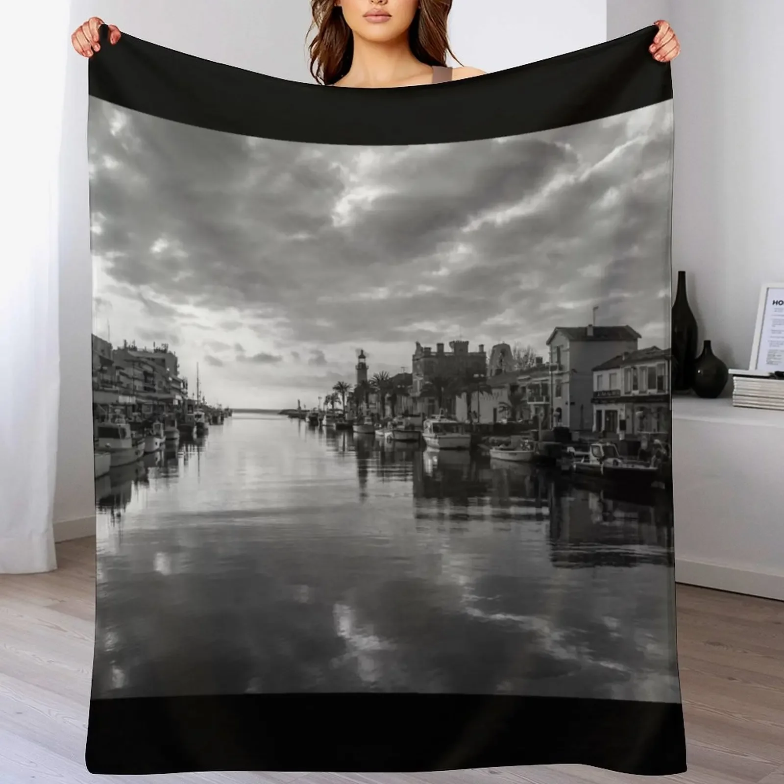 

Port of Grau du Roi France Throw Blanket Bed Fashionable Multi-Purpose Soft Summer Beddings Blankets