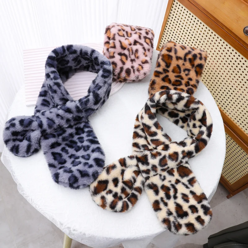 

Женский зимний плюшевый шарф с леопардовым принтом, мягкий утеплитель для шеи, ветрозащитный для занятий спортом на открытом воздухе, праздничные мероприятия, стильный аксессуар