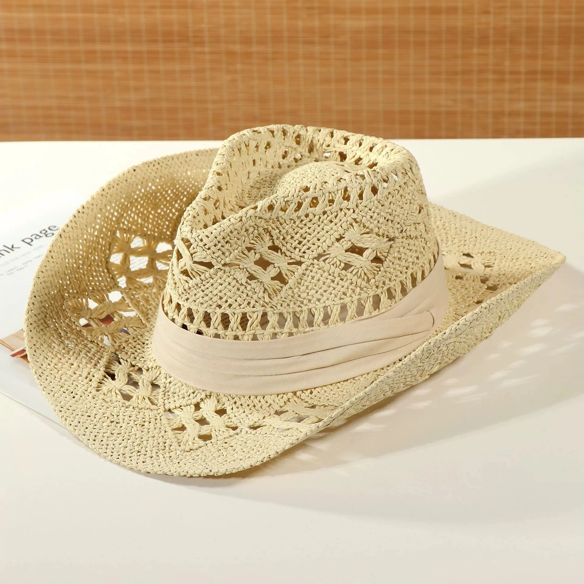 

Men's and Women's Western-Style Summer Outdoor Openwork Sun Hat – Fashionable, Breathable, Jazz-Style Straw Hat