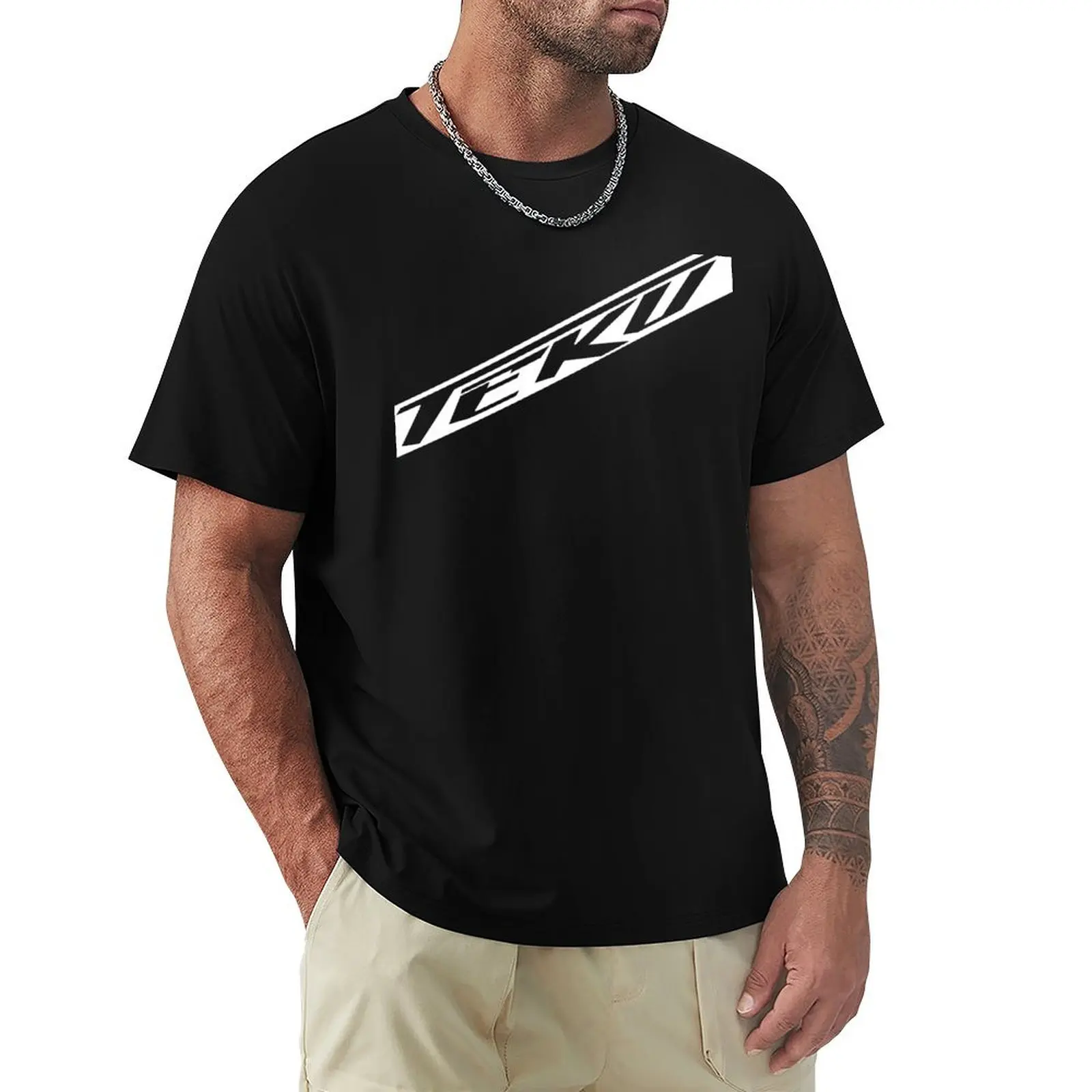 Camiseta Teku English Slanted Logo (Transparente) de talla grande, camiseta que no se encoge