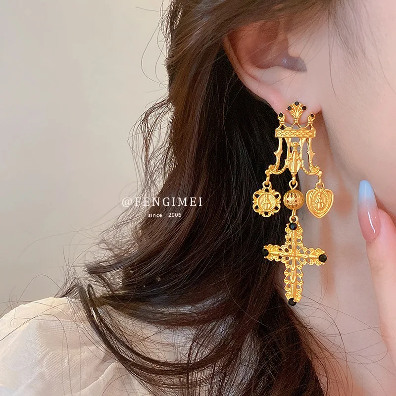 Diamond-encrusted Church Figure Love Cross Earrings In Antique Fashion Internet Red Stud Retro Design Sense Earrings Women