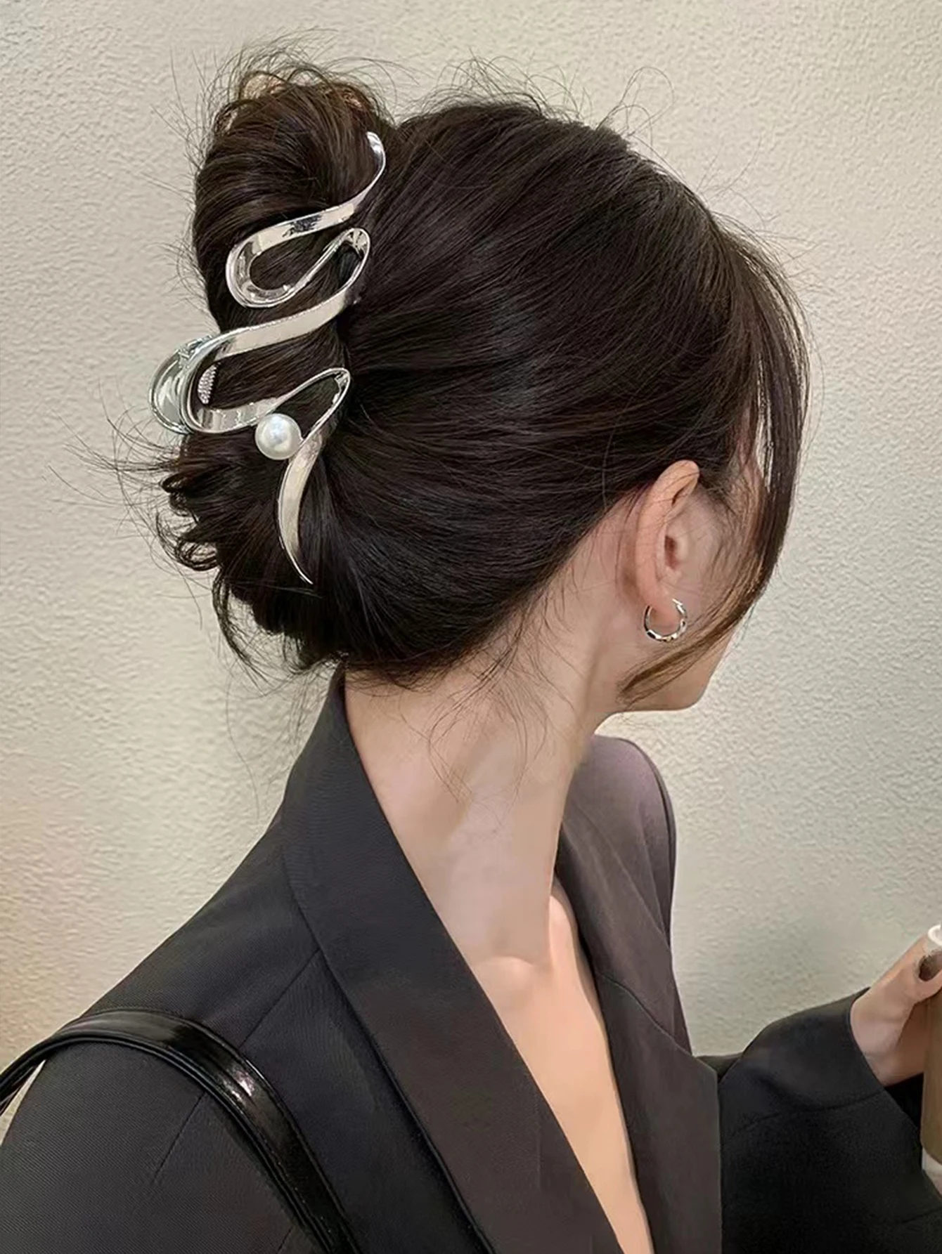 

1 Pcs Hair Claw Clips, Large Hair Clips for Thick Hair,Silver Hair Clips, Big Jaw Clips for Hair,Non-Slip Hair Clips for Women