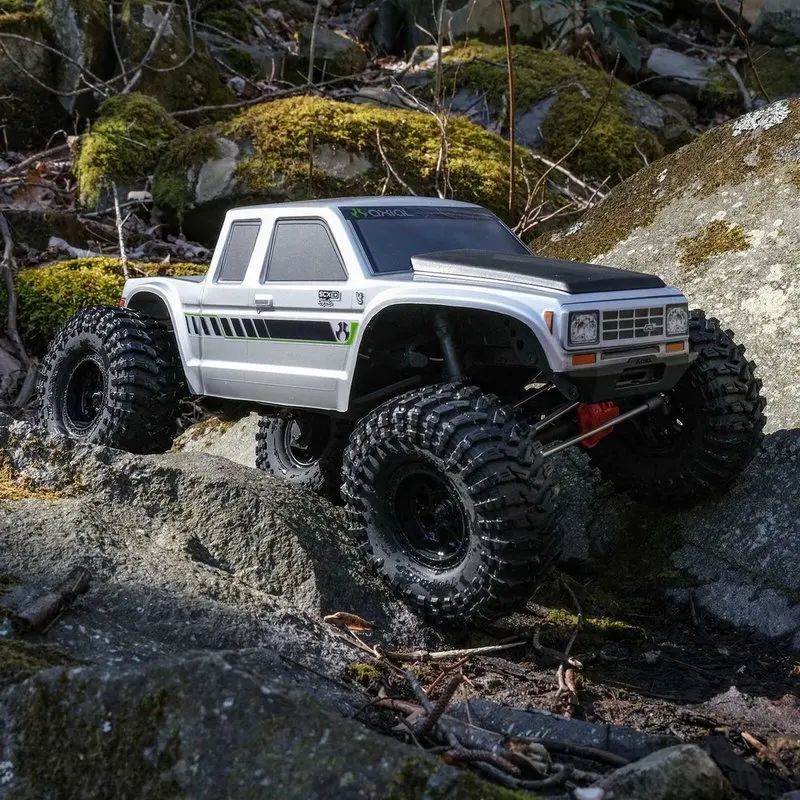 รถออฟโรดปีนเขาไฟฟ้าบังคับวิทยุ AXIAL 1/10 Scale SCX10 III COYOTE รุ่นที่ 3 พร้อมใช้งาน (RTR) สำหรับงานอดิเรกของเล่น