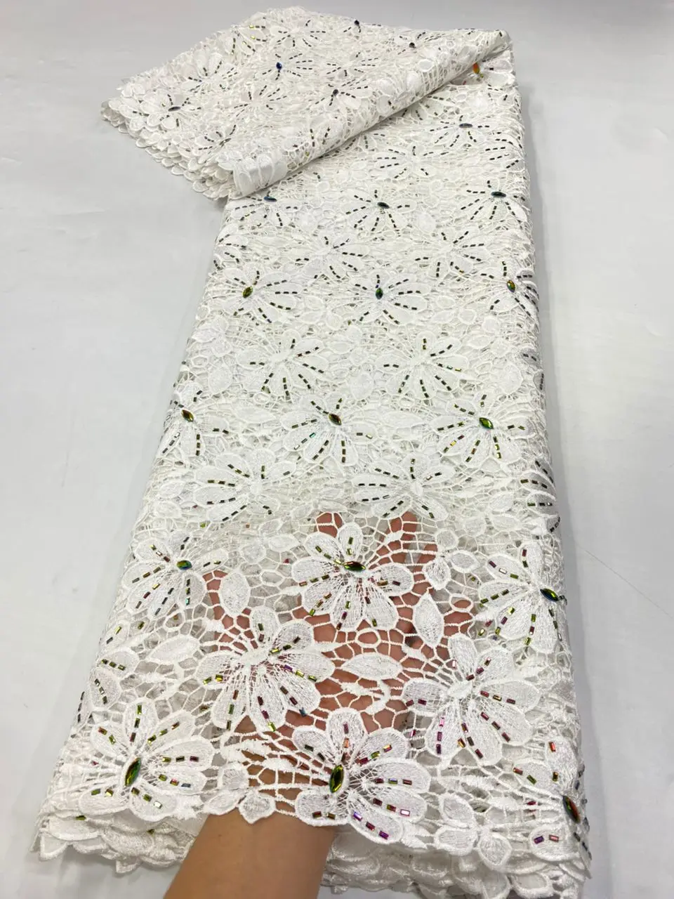 

Африканское шифоновое кружево с камнями, 2026, высококачественное водорастворимое кружево для нигерийских праздничных платьев, шитье, Hm267-1
