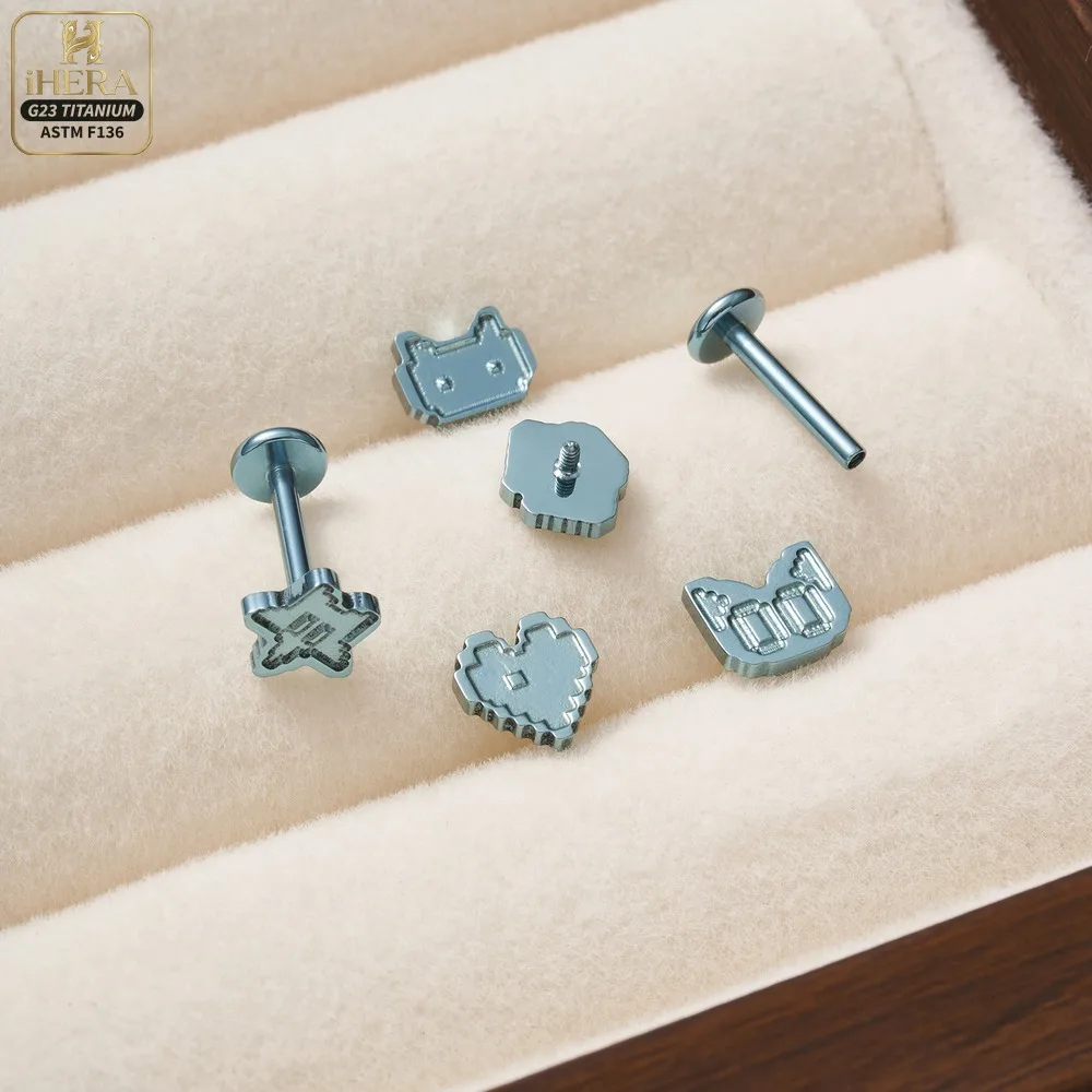 42V ASTM F136 Titan Blaues Pixel Niedlicher Flacher Ohrstecker Retro Gamer Labret Piercing Helix Tragus Conch Nasenknorpel Ohrstecker – Detail 10